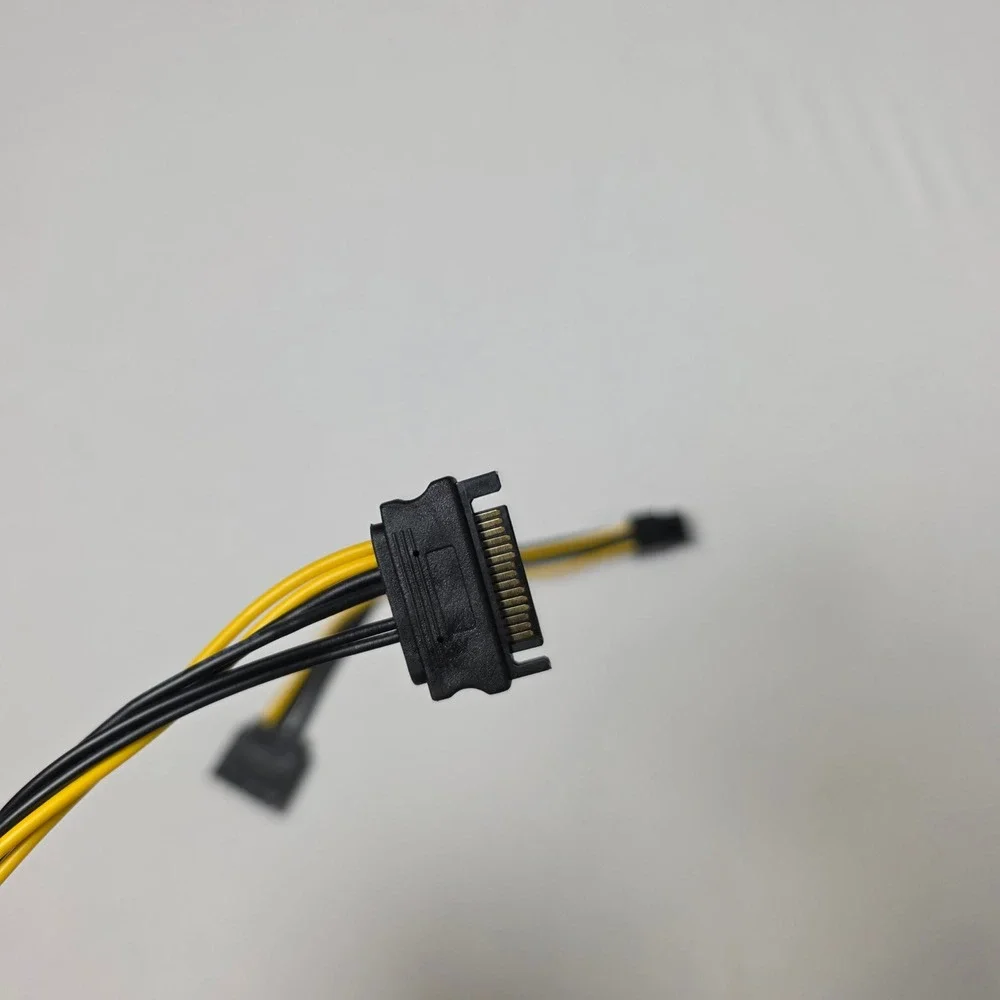 SATA 15-Pin‎ to 6-Pin PCI Express GPU Power Adapter Cable 2-Pack 6